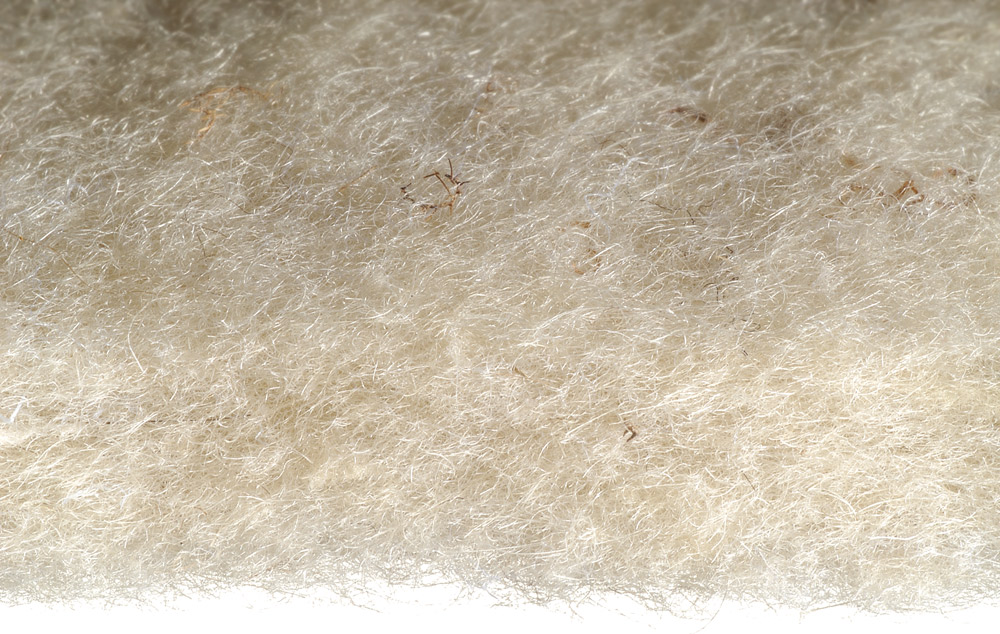 WOOL SHEEP - сохраняет тепло, выделяемое телом, и поэтому используется на зимней стороне матраса